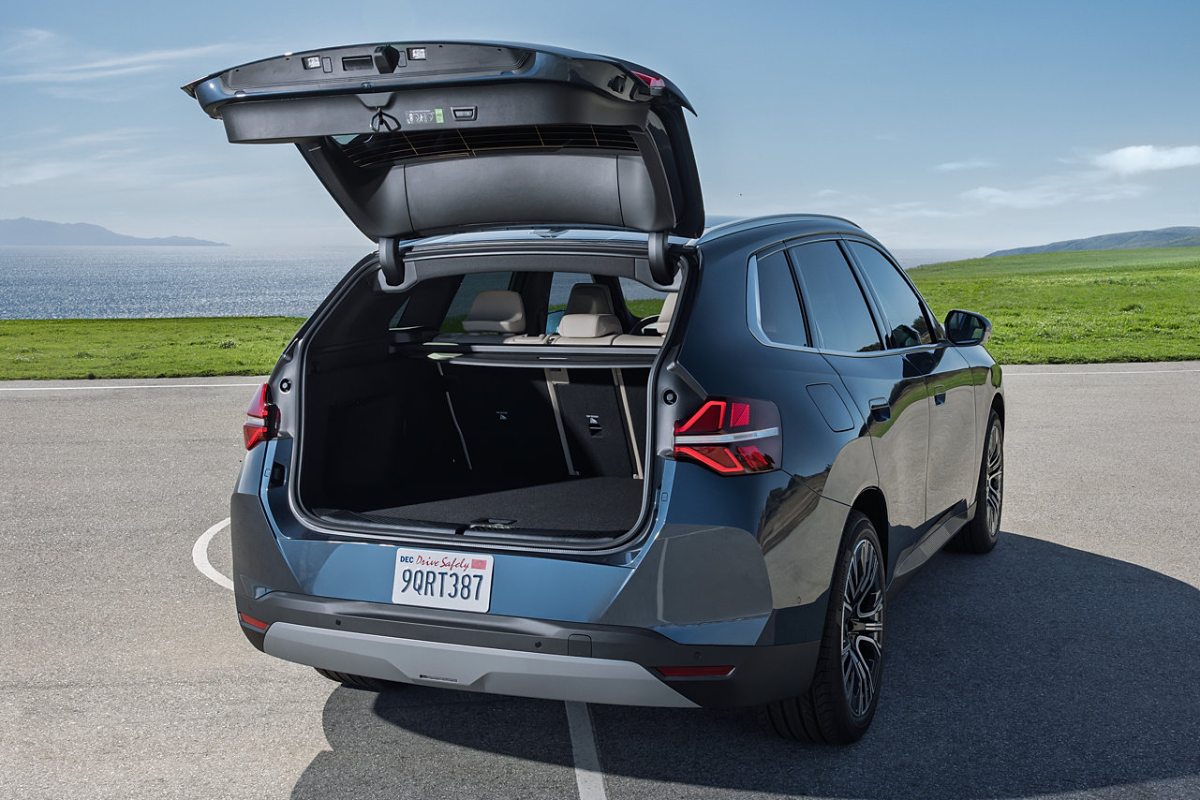 Cargo area inside 2026 BMW X3
