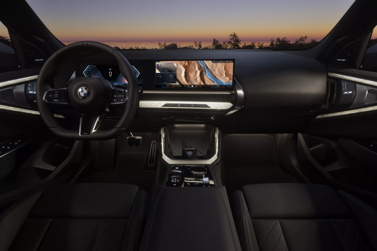 Dashboard and BMW Curved Display inside 2026 BMW X3