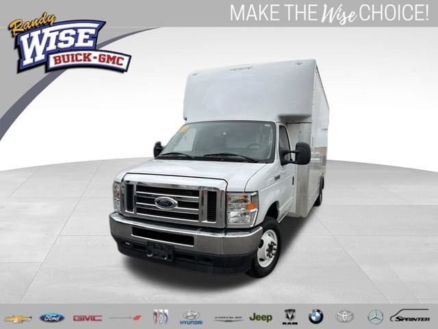 2022 Ford E-Series Cutaway Base