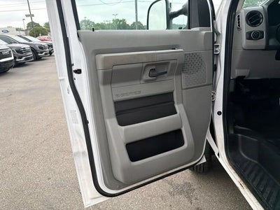 2022 Ford E-Series Cutaway Base
