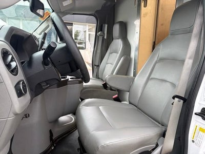 2022 Ford E-Series Cutaway Base