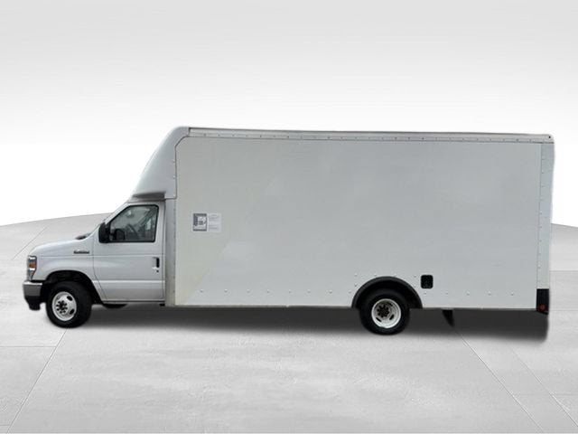 2022 Ford E-Series Cutaway Base