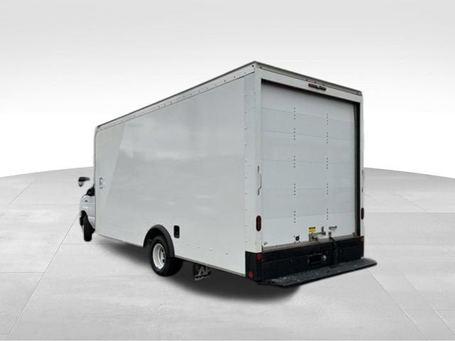 2022 Ford E-Series Cutaway Base