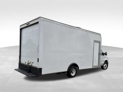 2022 Ford E-Series Cutaway Base