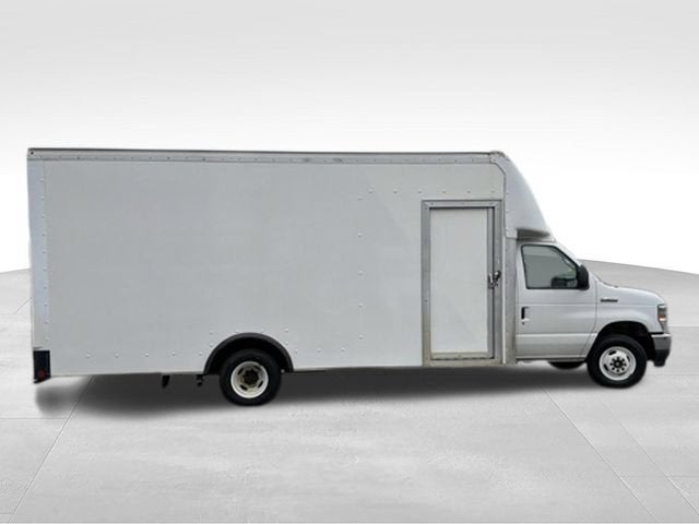 2022 Ford E-Series Cutaway Base