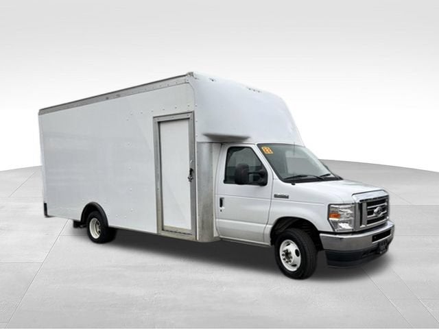 2022 Ford E-Series Cutaway Base