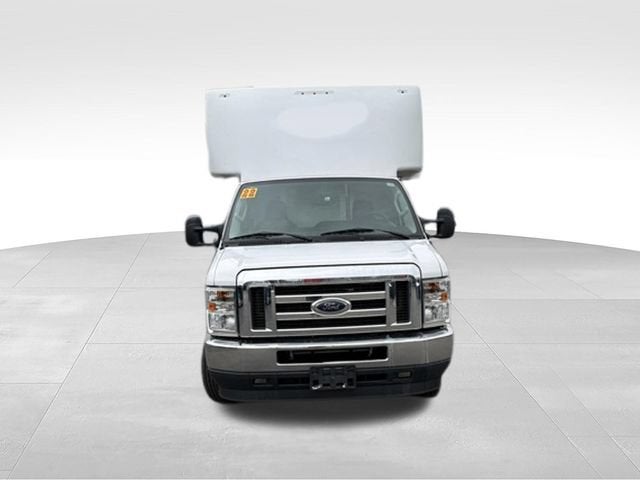 2022 Ford E-Series Cutaway Base