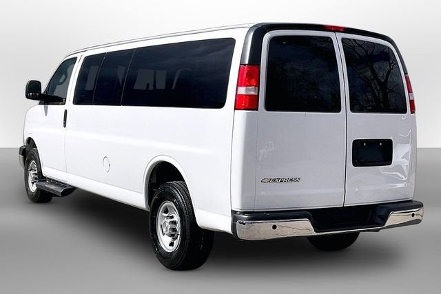 2023 Chevrolet Express Passenger 3500 1LT