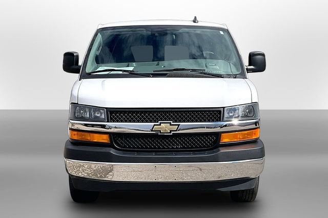 2023 Chevrolet Express Passenger 3500 1LT