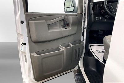 2023 Chevrolet Express Passenger 3500 1LT