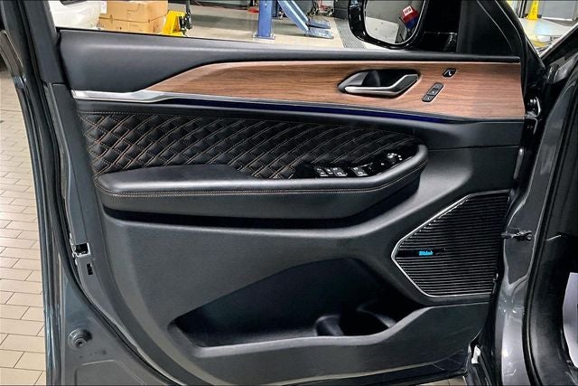 2022 Jeep Grand Cherokee Summit