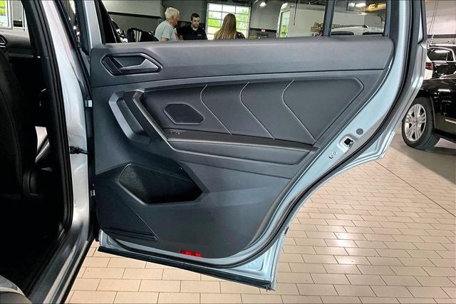 2024 Volkswagen Tiguan 2.0T SE R-Line Black