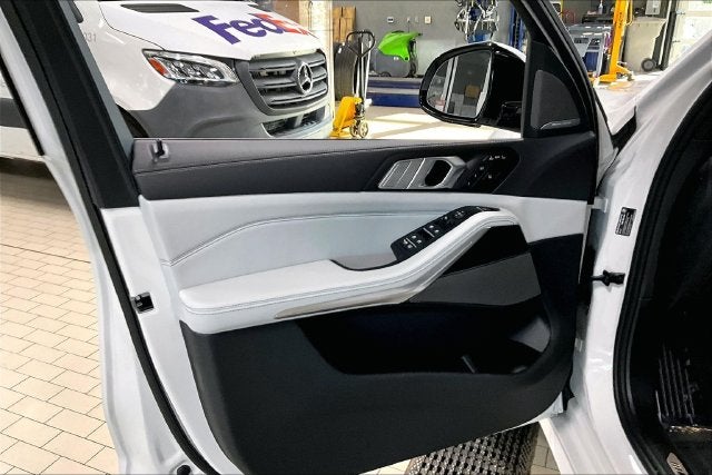 2027 BMW X7 xDrive40i