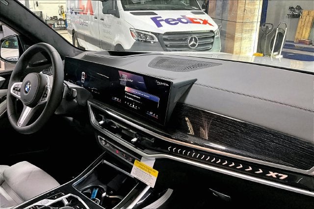 2027 BMW X7 xDrive40i