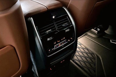2024 BMW X7 M60i