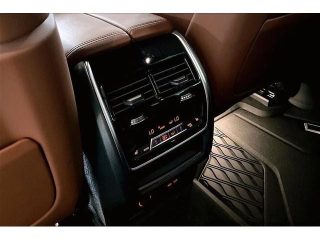 2024 BMW X7 M60i
