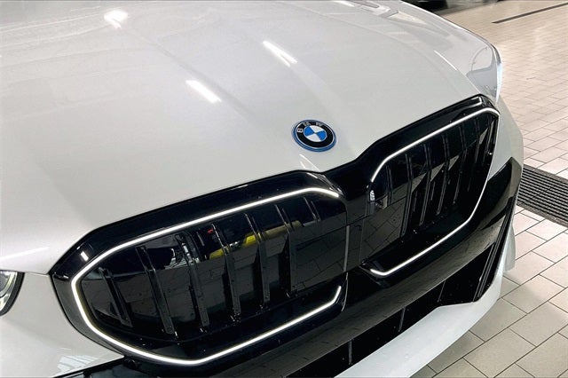 2026 BMW 5 Series 550e xDrive
