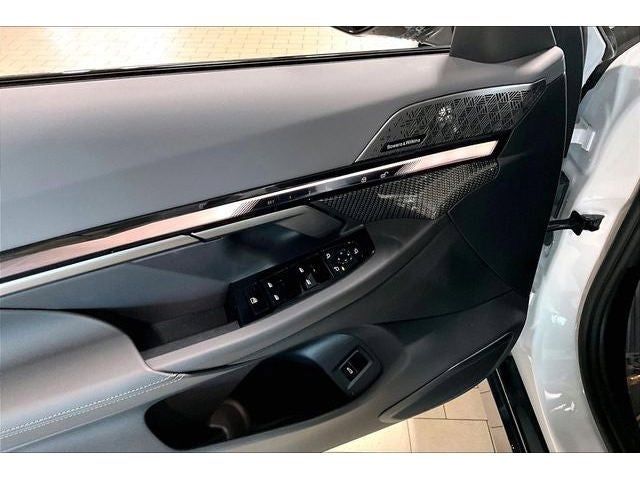 2026 BMW 5 Series 550e - Photo 11