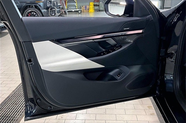 2026 BMW 5 Series 550e xDrive