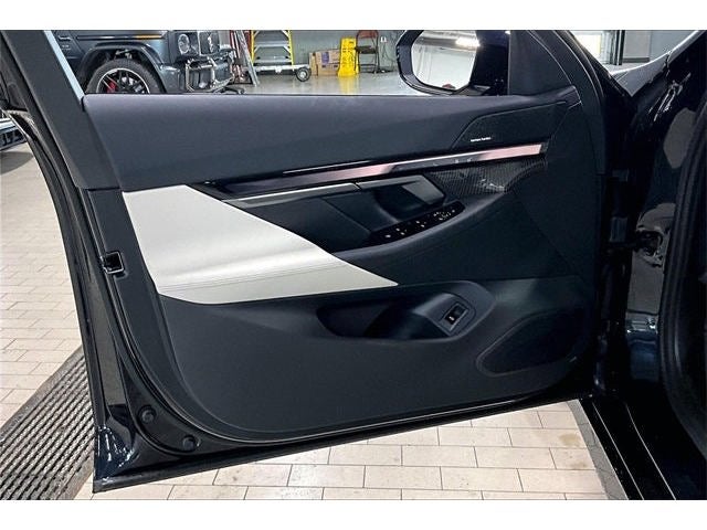 2026 BMW 5 Series 550e xDrive