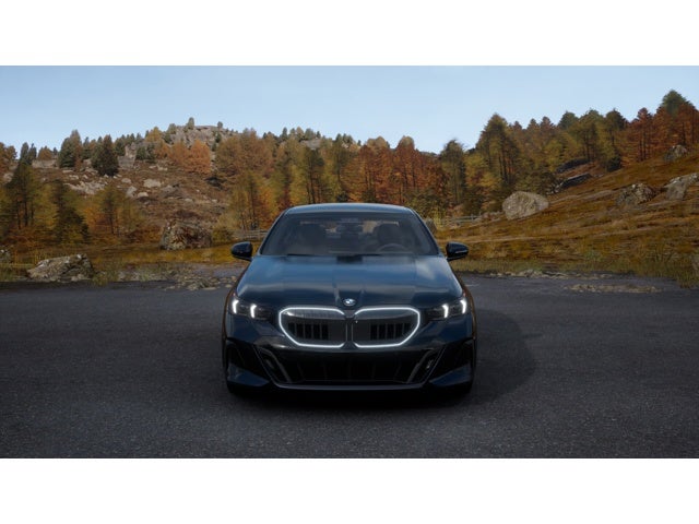 2027 BMW 550e Base