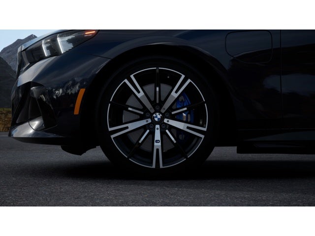 2027 BMW 550e Base