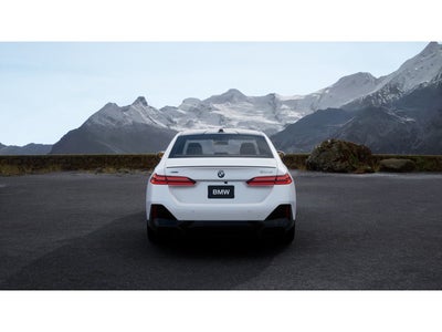 2027 BMW 550e Base