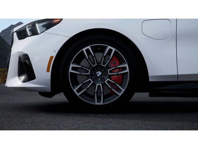 2027 BMW 550e Base