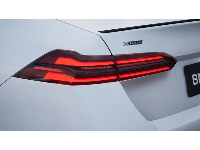 2027 BMW 550e Base
