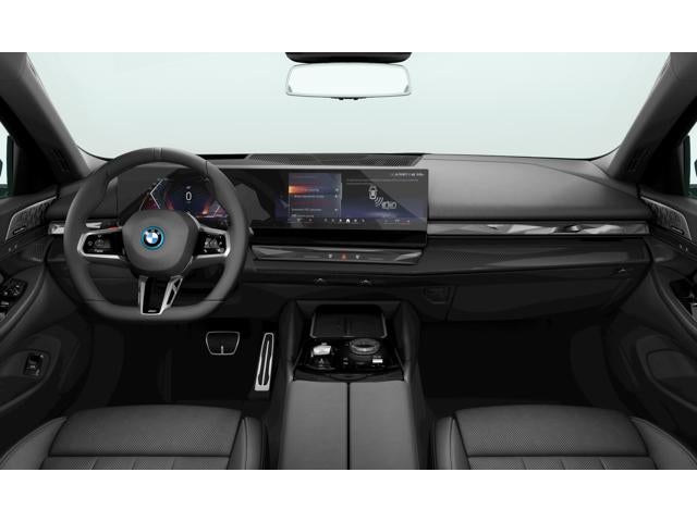 2026 BMW 550e Base