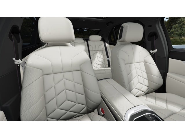 2026 BMW 750e xDrive Base