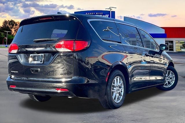 2024 Chrysler Voyager LX