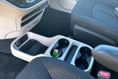 2024 Chrysler Voyager LX