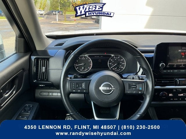 2024 Nissan Pathfinder SV